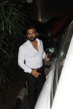 Sunil Shetty snapped at Airport on 6th Jan 2016